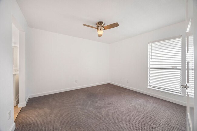 Building Photo - 5711 Sugar Hill Dr
