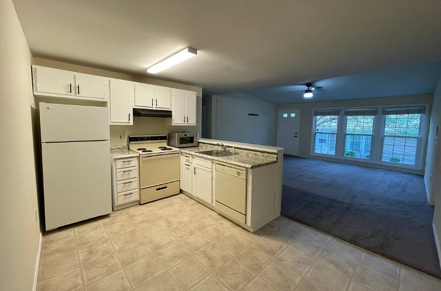 Building Photo - 2213 Cinnabar Pl