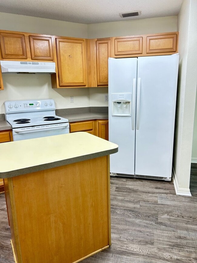 Building Photo - BEAUTIFUL BRICK 4 BEDROOM 2 BATH HOME AVAILABLE NOW CONTACT KAREN GUARDINO, REALTOR 386-747-9295