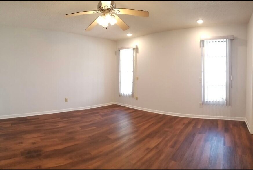 Primary Bedroom - 10548 86th Ave