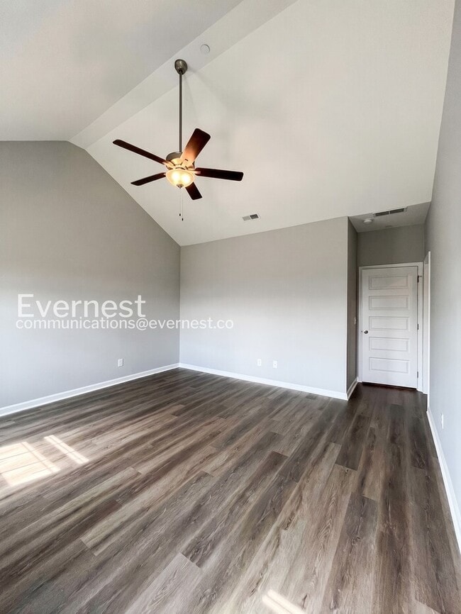 Building Photo - Limited Time Special Offer / 4 Bed, 2 Bath Home with and Garage / Pet-Friendly / Vouchers Accepte...