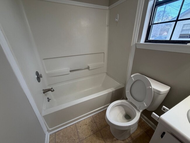 Building Photo - Ridgewood Subdivision Gem: 3-Bedroom Home with Fenced Yard.