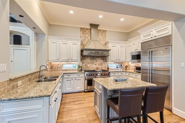 Building Photo - 2390 W 8th St