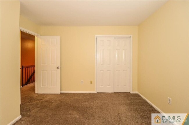 Building Photo - 18 Snowflake Ln