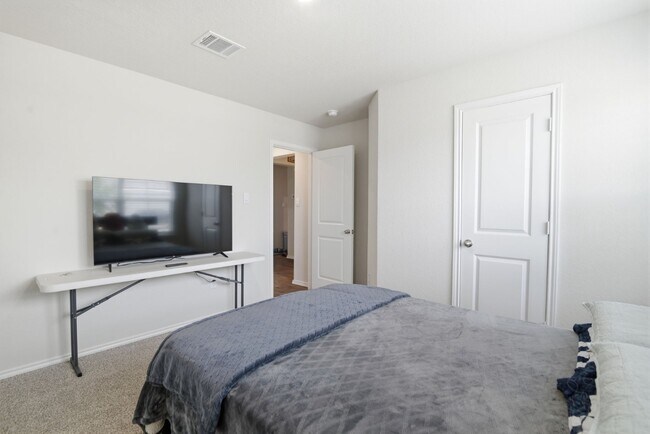 Building Photo - New 4-bed 3-bath home available near Lackland AFB! Move in Now!