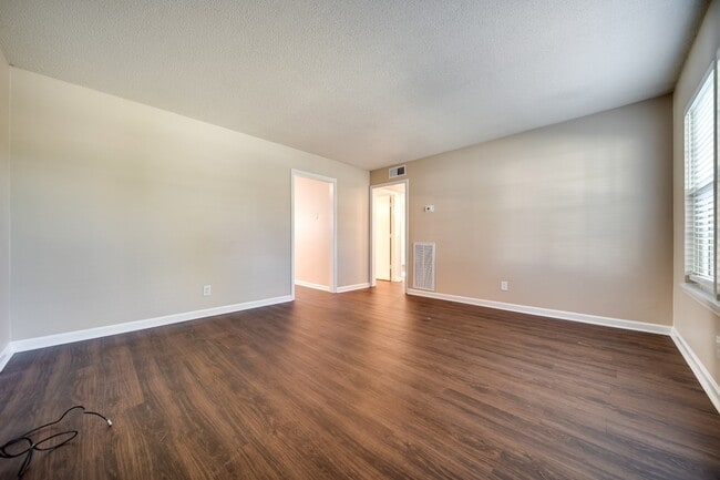 Building Photo - 1184 Meadowview Dr