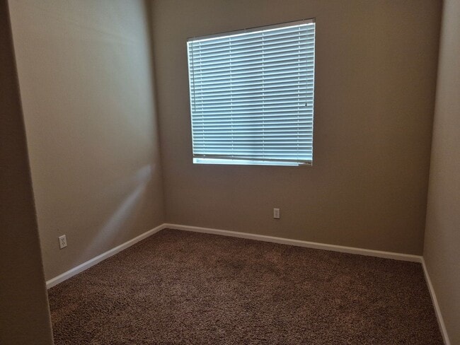 Building Photo - 4 Bedroom 2 Bath home in Natomas