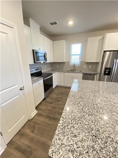 Building Photo - 180 Benelli Dr