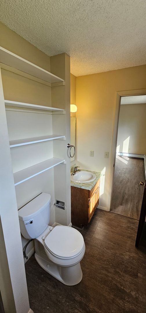 Building Photo - Newly Renovated 3Bed/2Bath Home Now Availa...