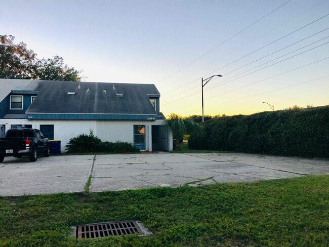 Building Photo - 2888 Wonderwood Ln
