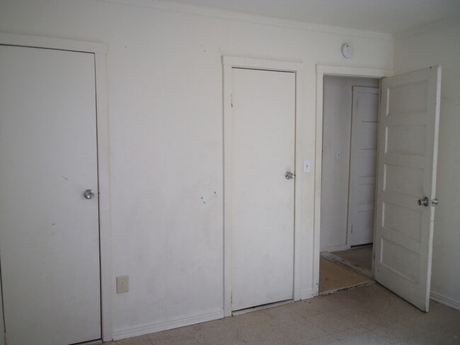 Building Photo - 502 Brendale Dr