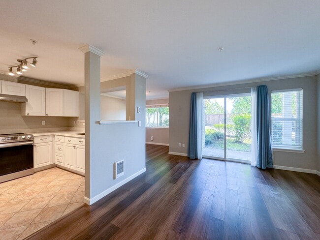 Building Photo - 9910 NE 137th St