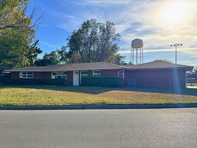 Building Photo - 703 Pecan St