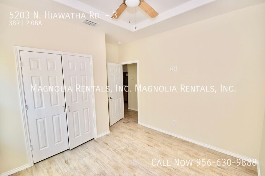 Building Photo - 5203 N Hiawatha Dr