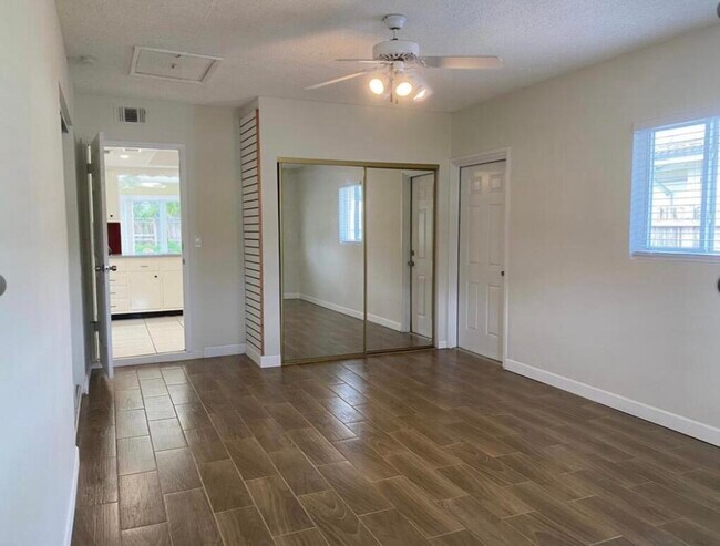 Building Photo - 1230 SE 14th Dr