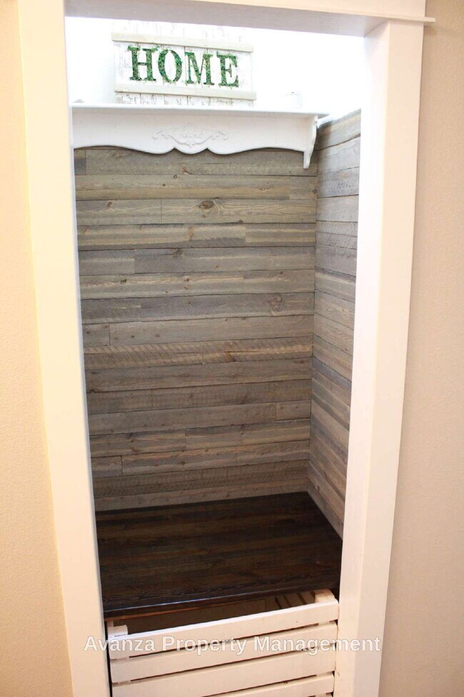 Building Photo - Home for Rent 4 Bed/2.5 Bath - 2,400 Sq Ft. Rent: $3,195/month Security Deposit: $3,295 Clovis Ea...