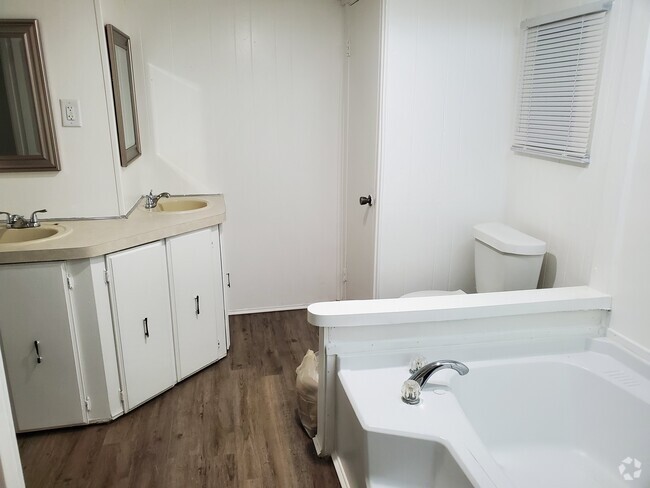 Building Photo - 5094 Kellchris ln