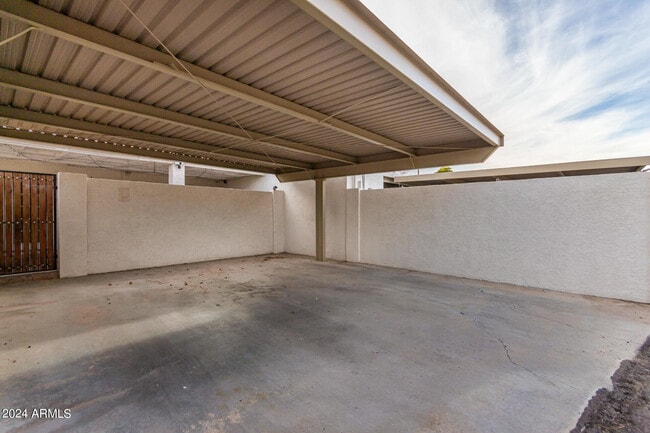 Building Photo - 7820 E Vernon Ave