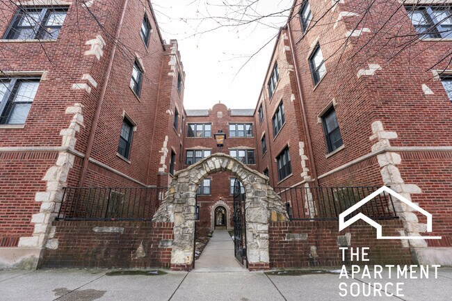 Building Photo - 1819 W Leland Ave