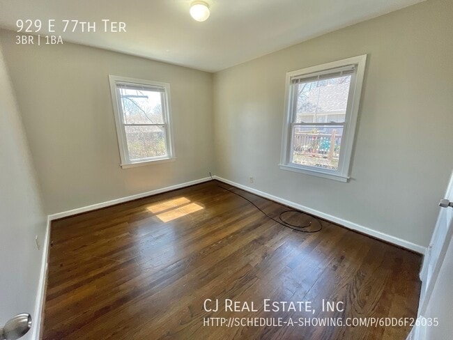 Building Photo - 929 E 77th Ter