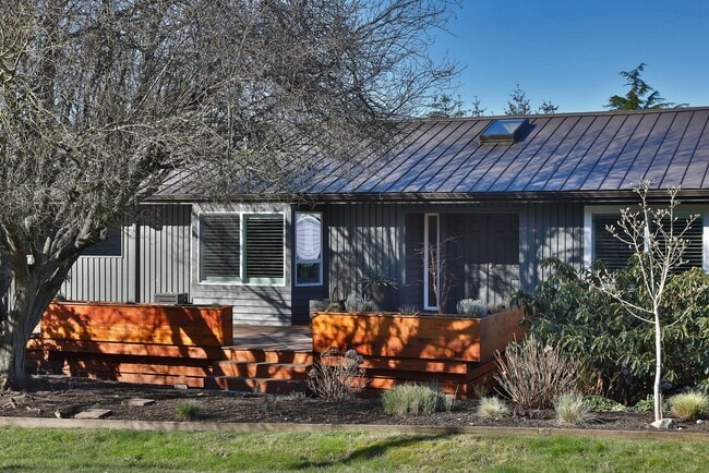 Primary Photo - One Of A Kind Freeland Home with Two Seper...