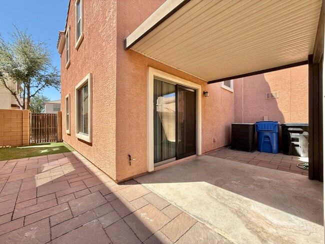 Building Photo - Fabulous 3-Bedroom, 2.5 Bathroom home!!