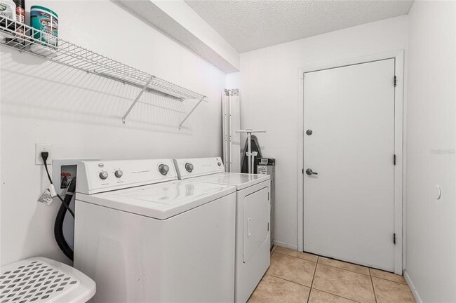 Building Photo - 8619 Knottingham Dr