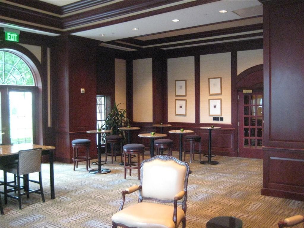 Lobby - 195 14th St NE