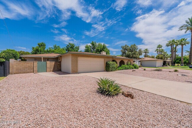 Building Photo - 110 W Seldon Ln
