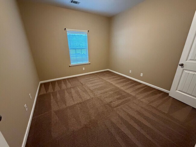 Building Photo - FOR RENT