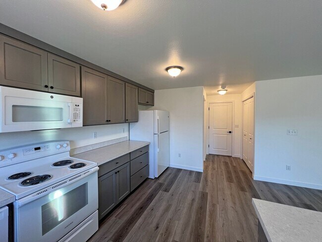 Building Photo - 16241-16243 Curry Ct SE