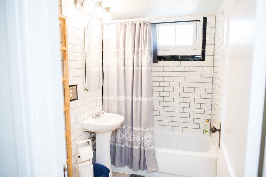 Bathroom - 1315 20th St