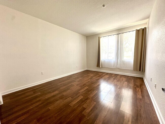 Building Photo - 1002 Shoma Dr