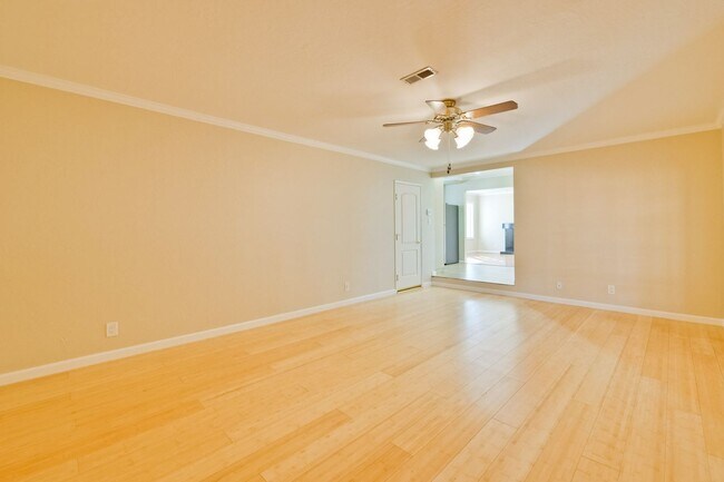 Building Photo - Stylish San Jose Home and Private Yard