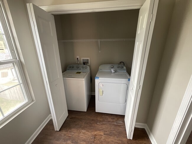 Building Photo - 1015 W C St