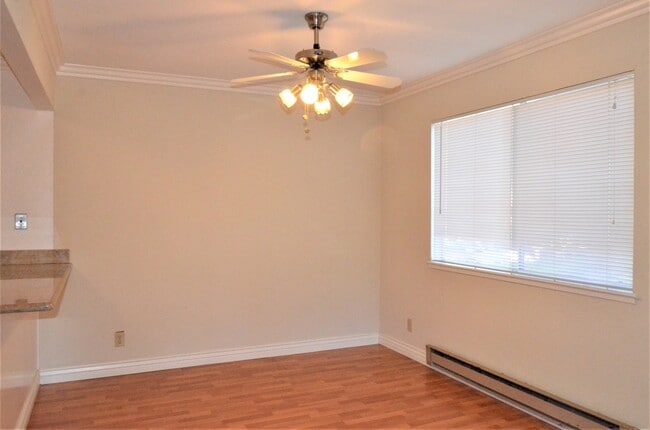 Building Photo - Ground Floor Condo in Wonderful Warm Sprin...