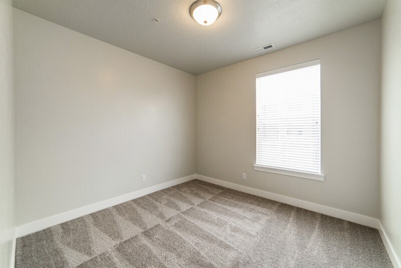 Building Photo - 654 N Emery Ln