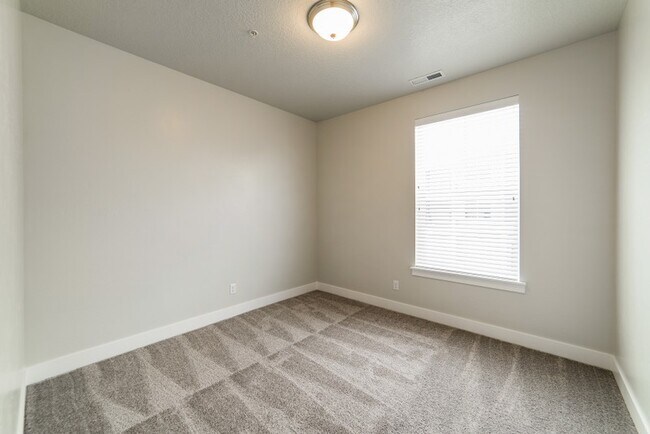 Building Photo - 619 N Emery Ln