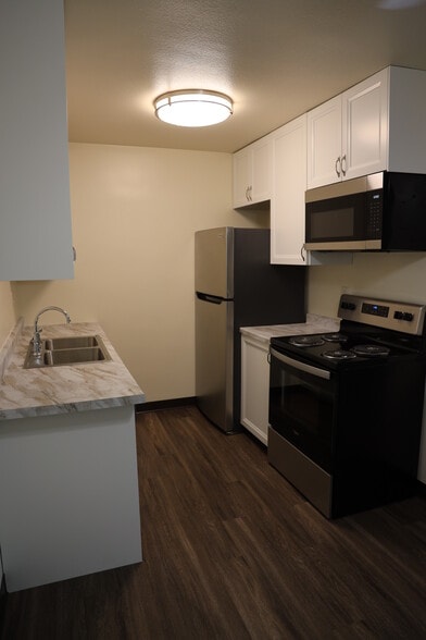 Building Photo - South Oaks Apartments
