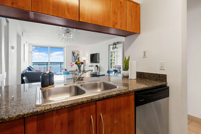 Building Photo - 1200 Brickell Bay Dr