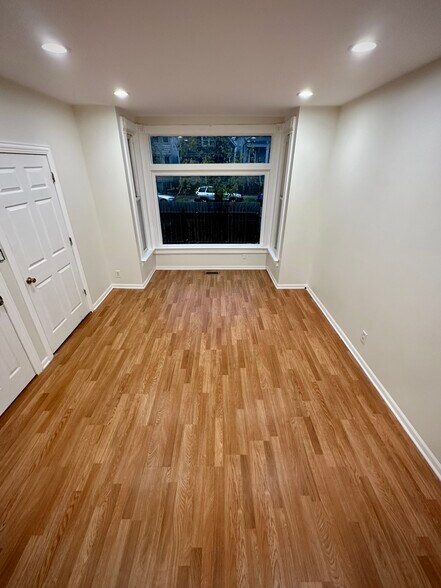 Primary Photo - 1928 N Keeler Ave