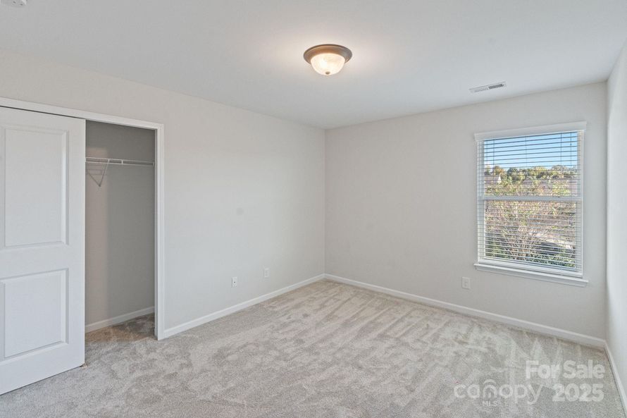 Building Photo - 2076 Waverly Ct