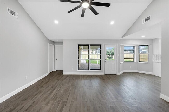 Building Photo - 4515 Larch Dr