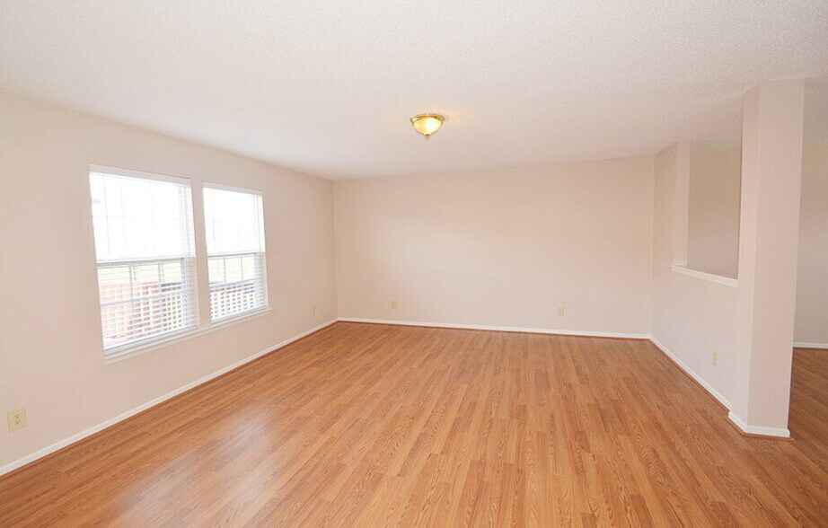 Building Photo - 2308 Harvest Moon Dr