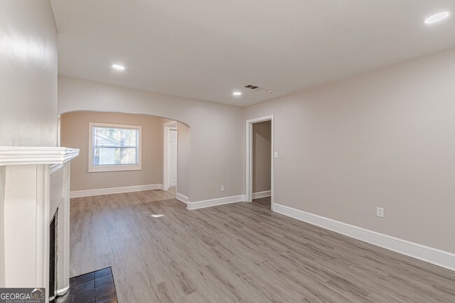 Building Photo - 1376 Westmont Rd SW