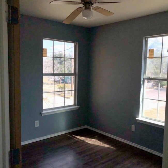 Building Photo - 313 San Salvador Ave