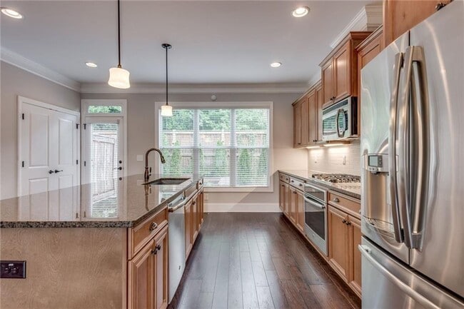 Building Photo - 1265 Linden Ct