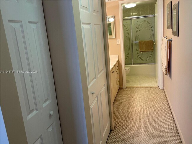 Building Photo - 2625 Collins Ave