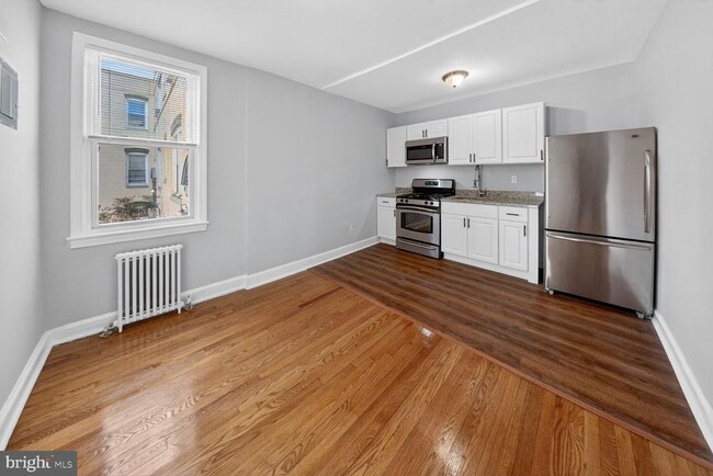 Building Photo - 4701 Ravenswood Rd