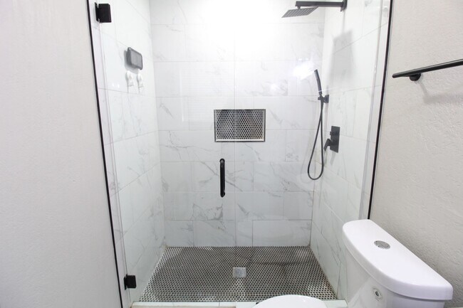 Building Photo - 3367 Oak Dr SW